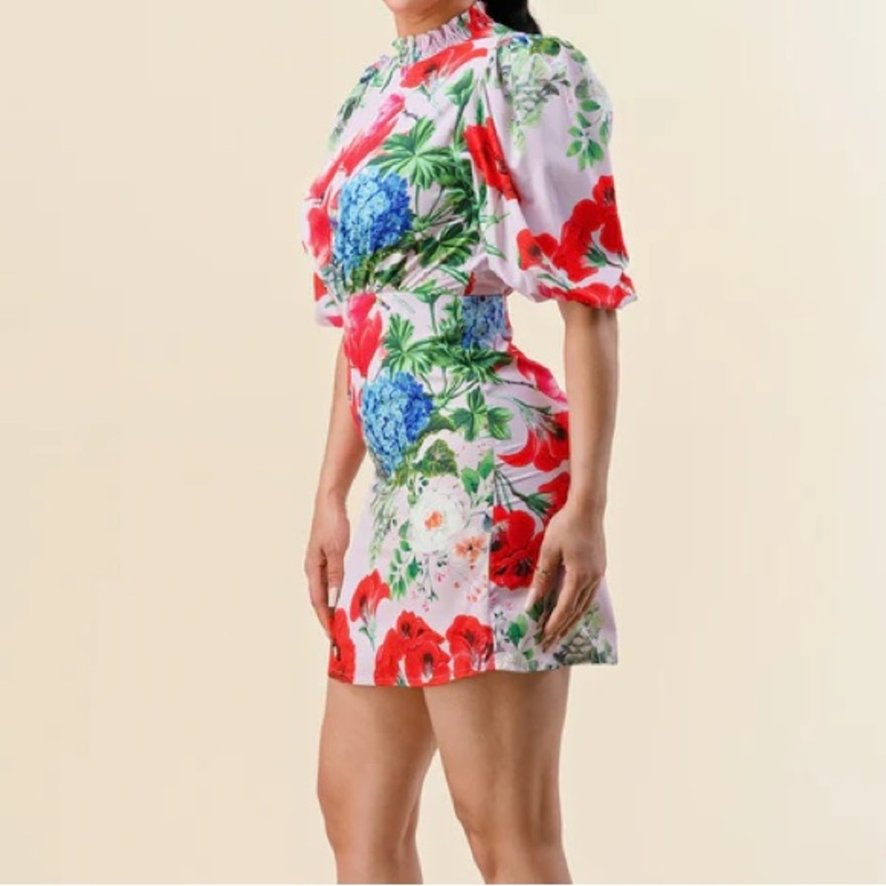 🍒BUNDLE 2 ITEMS FOR $8✨

🌸AMTIOUS Kara floral mini dress ✨